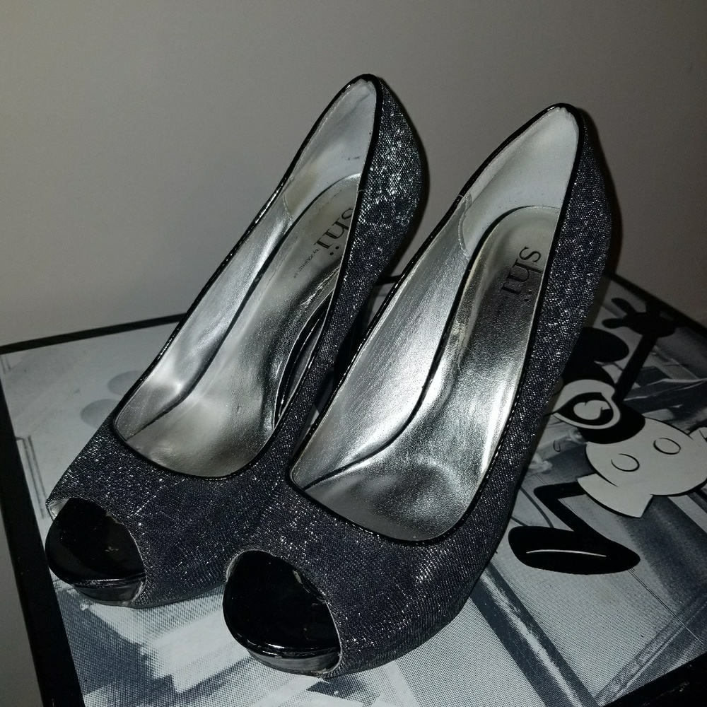 Heels-SOLD - Picture 3 of 6